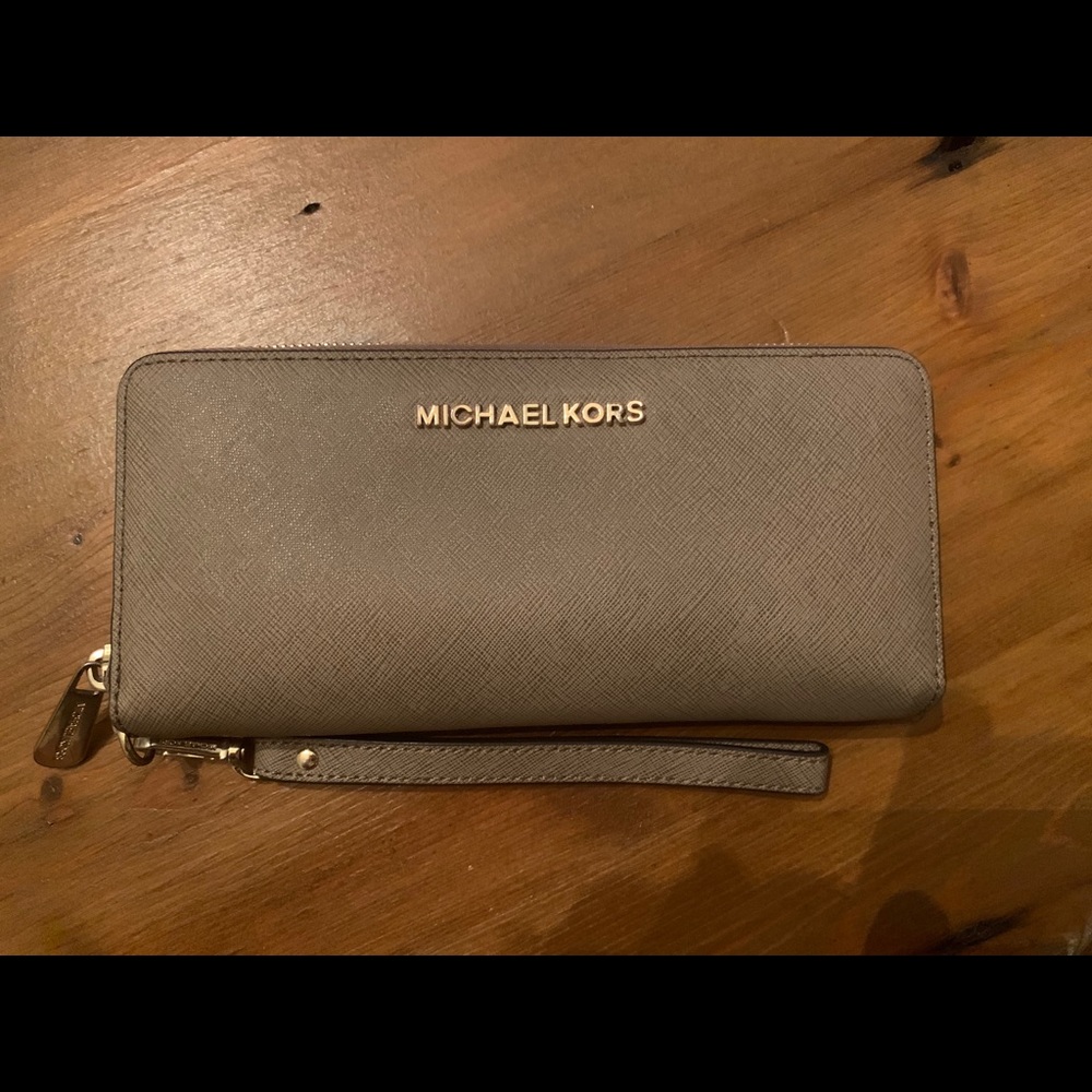 Michael Kors Continental Wallet